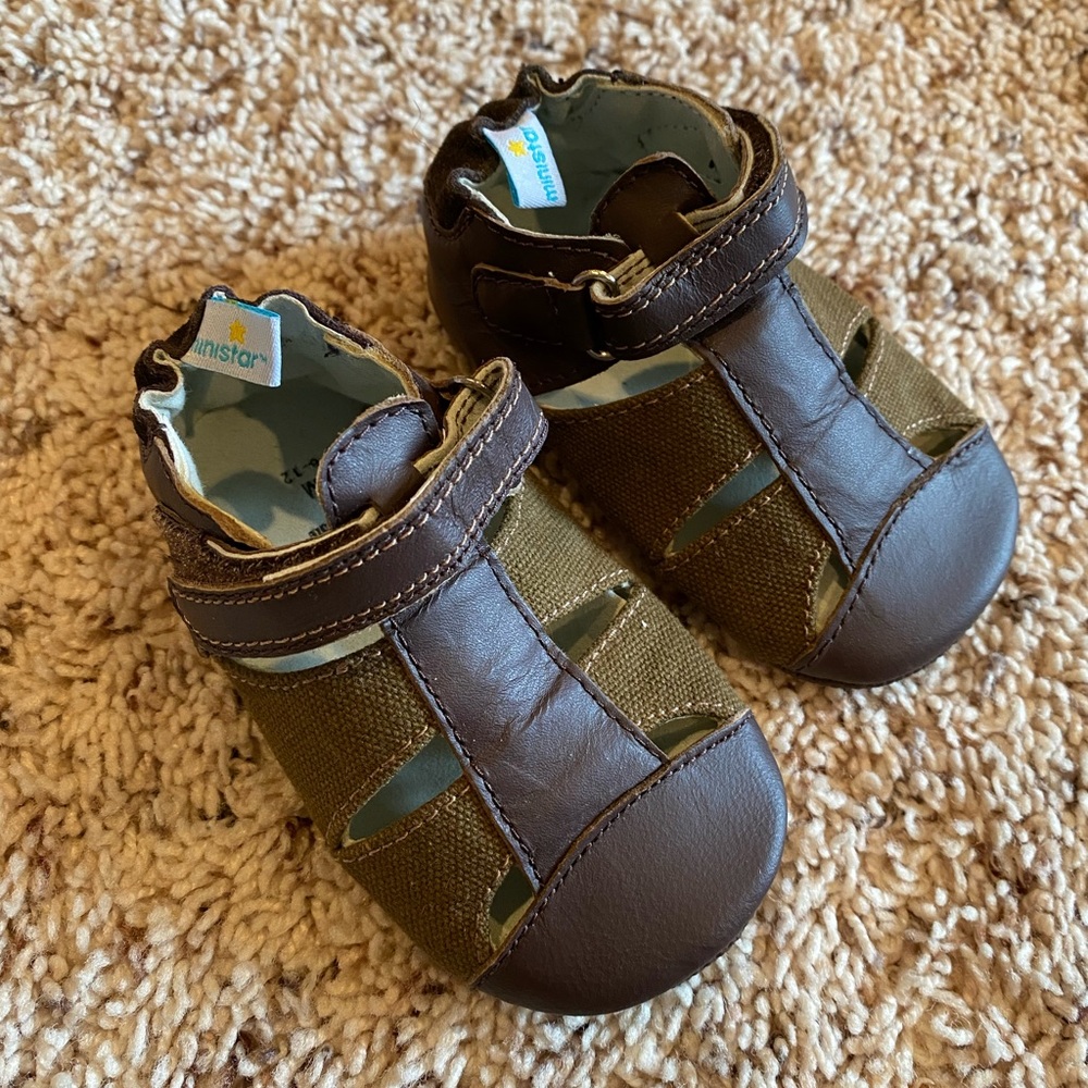 NWOT Ministar brand infant boy’s shoes size 6-12 months
